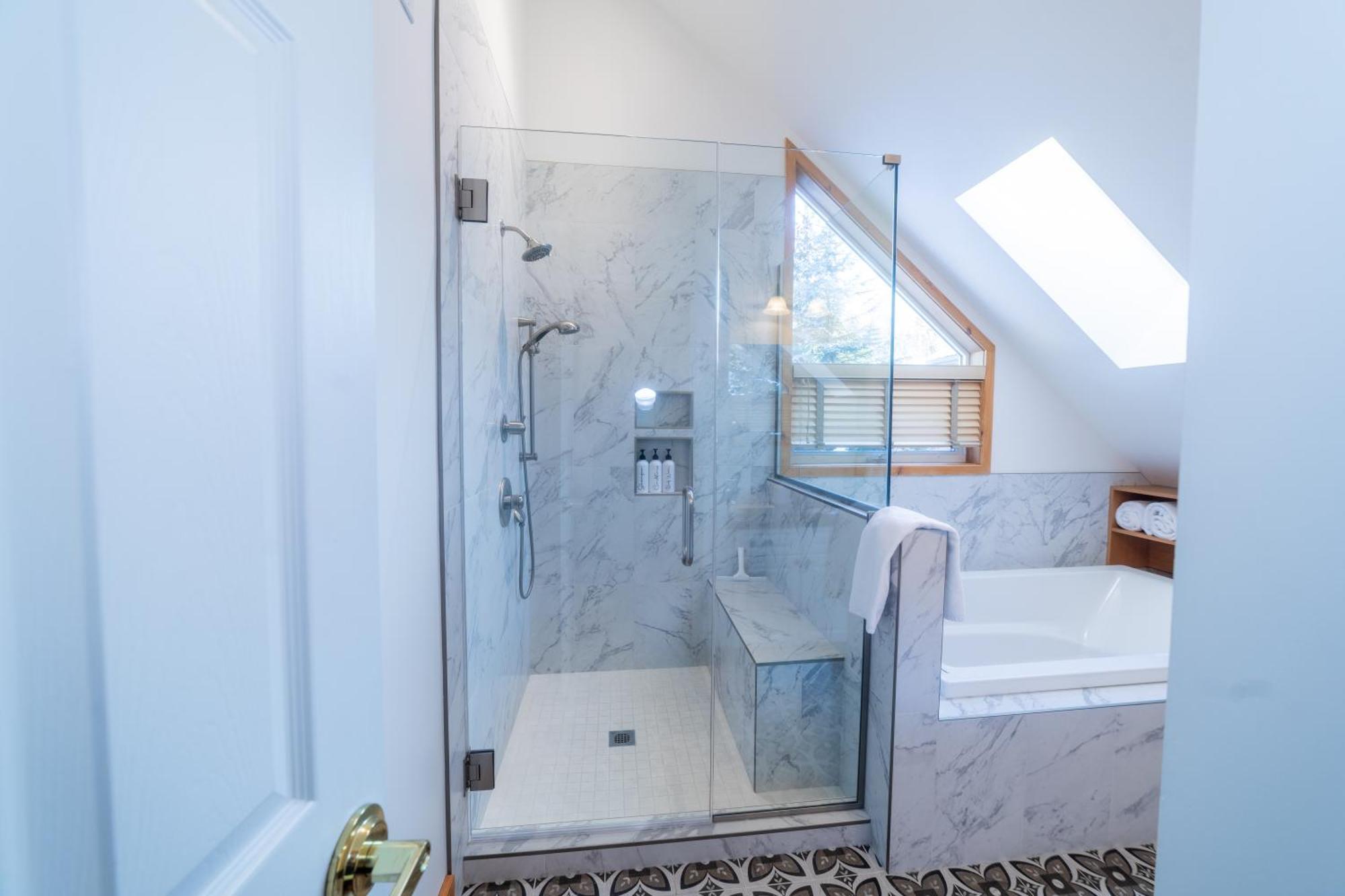 Beaujolais Boutique B&B At Thea'S House Banff Kamer foto